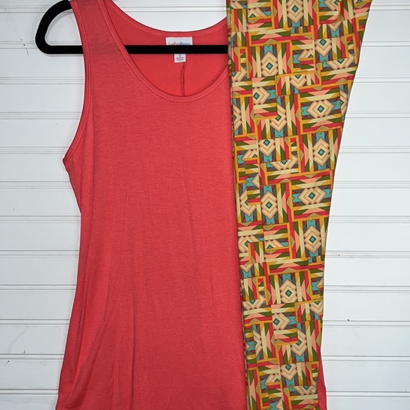 LulaRoe solid pink small tank top outfit OS leggings floral pastel geometric set - Picture 4 of 8